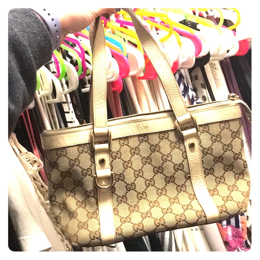 A Gucci purse